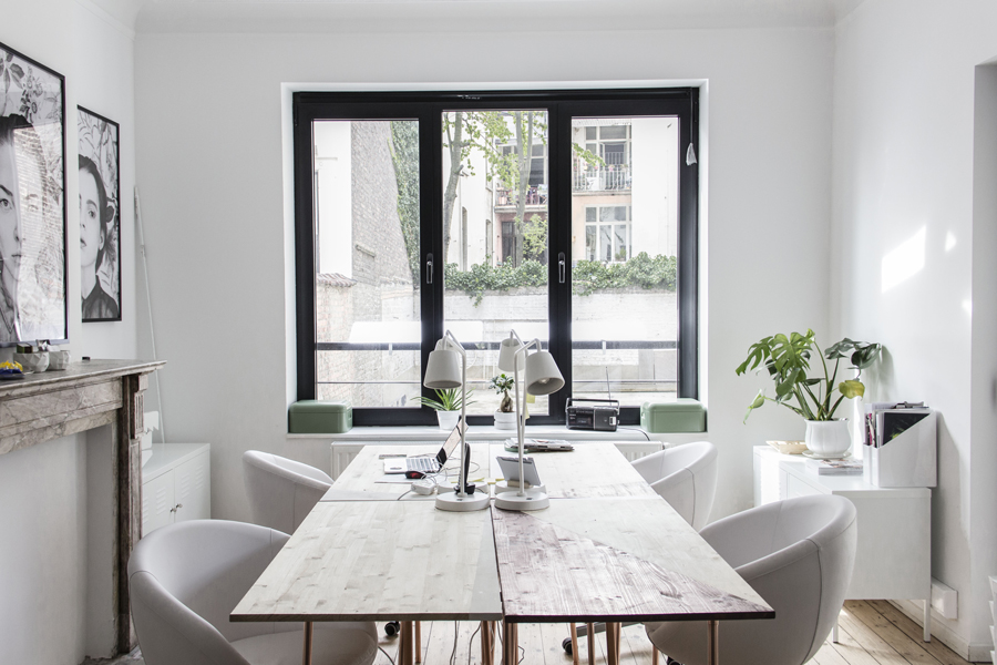 the light reflectors bring daylight in a living room in a single exposure